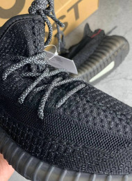 Кроссовки Adidas Yeezy Boost 350 V2 Black живое фото 3