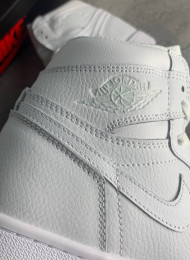 Кроссовки Nike Air Jordan 1 Mid Triple White живое фото 4
