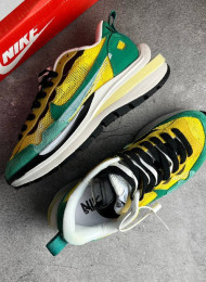 Кроссовки Nike Sacai Vaporwaffle Tour Yellow Stadium Green живое фото 2
