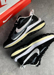 Кроссовки Nike Sacai Vaporwaffle Black White живое фото 1